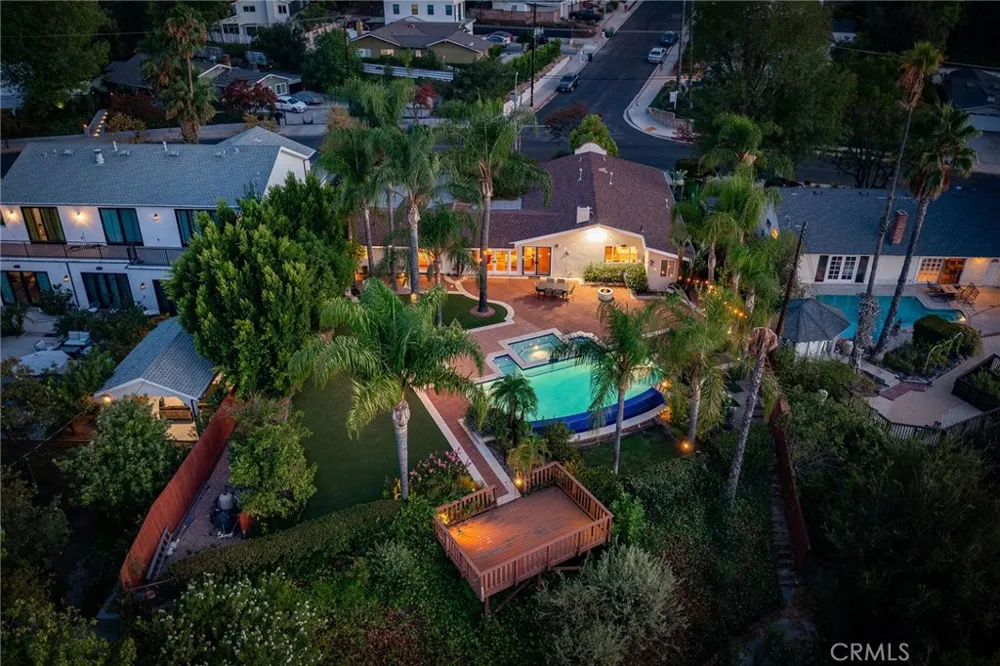 23365 Calvert Street Woodland Hills, CA 91367