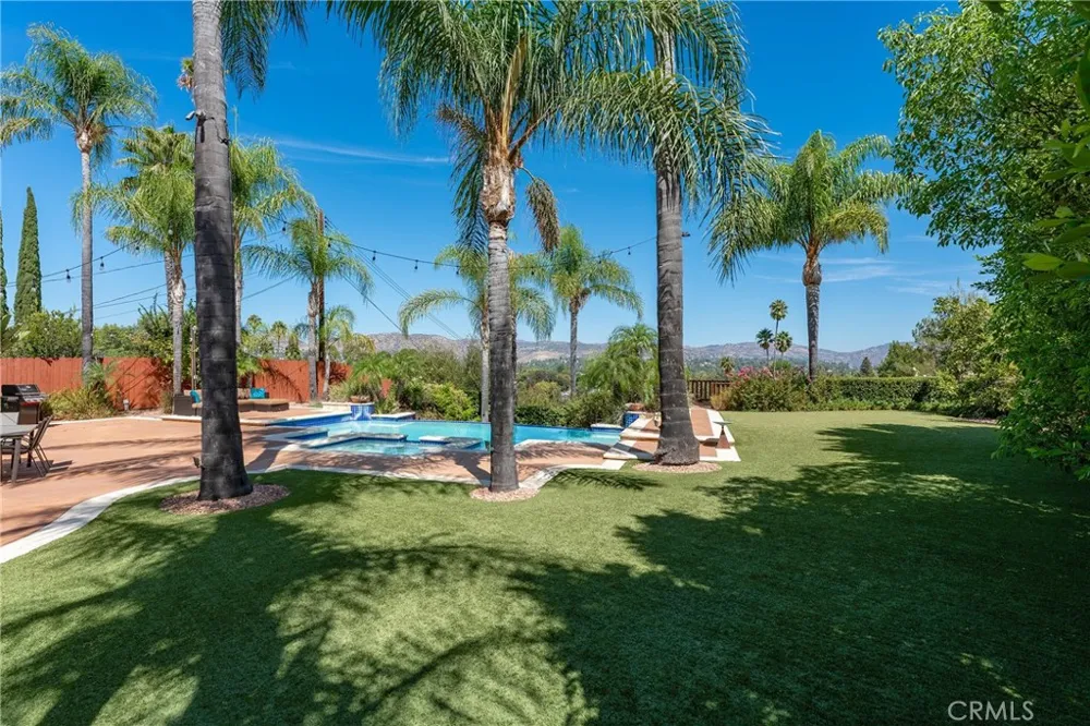 23365 Calvert Street Woodland Hills, CA 91367