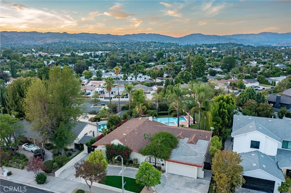23365 Calvert Street Woodland Hills, CA 91367
