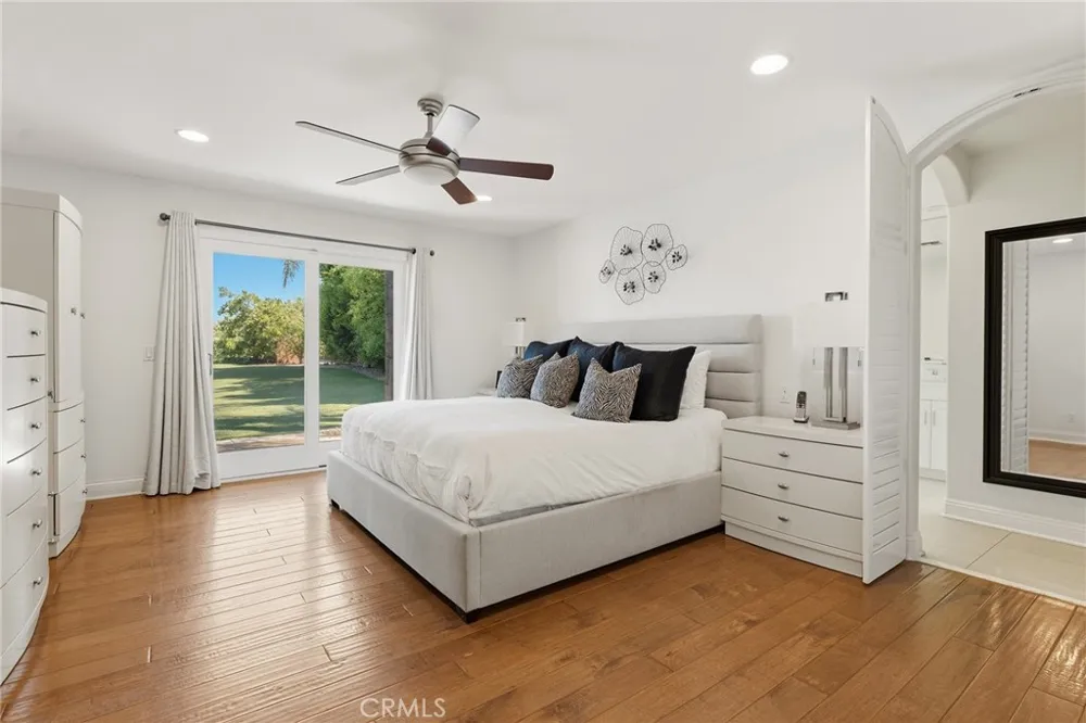 23365 Calvert Street Woodland Hills, CA 91367
