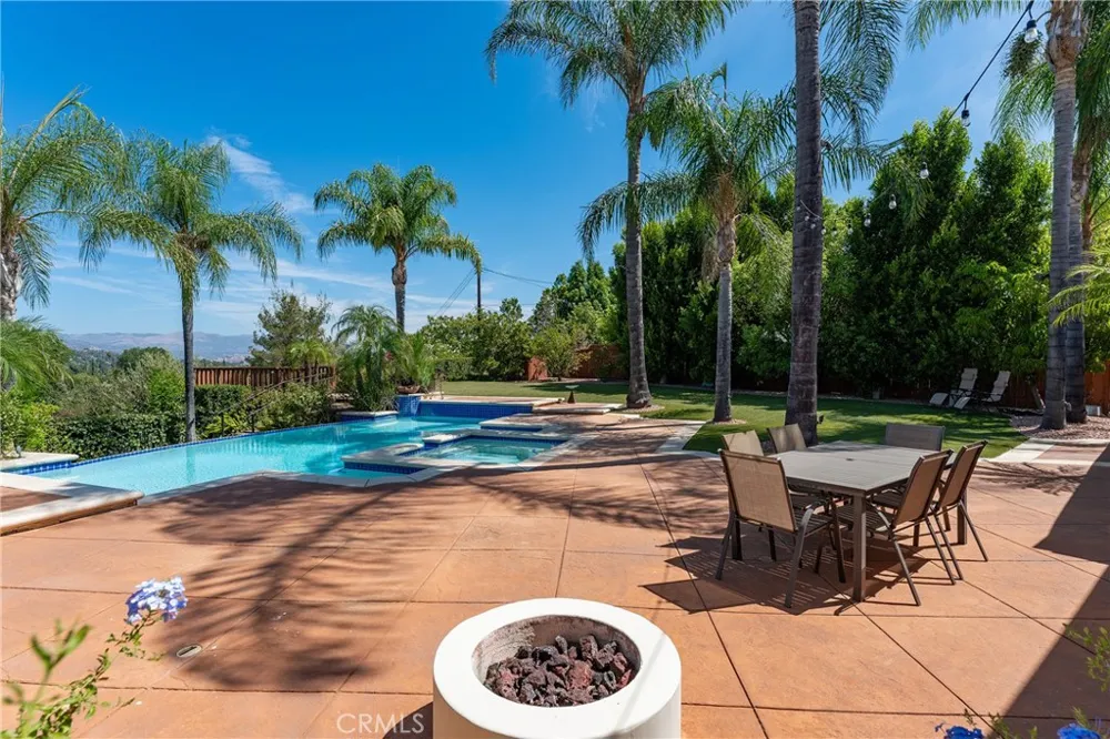 23365 Calvert Street Woodland Hills, CA 91367