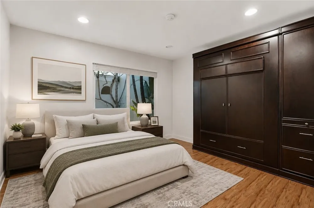 23365 Calvert Street Woodland Hills, CA 91367