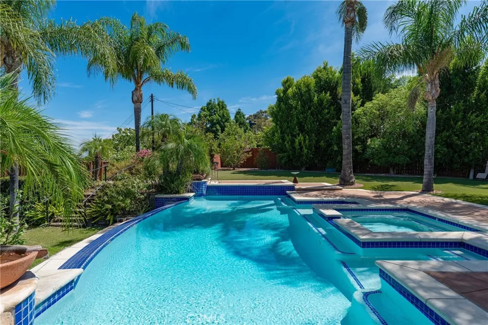 23365 Calvert Street Woodland Hills, CA 91367