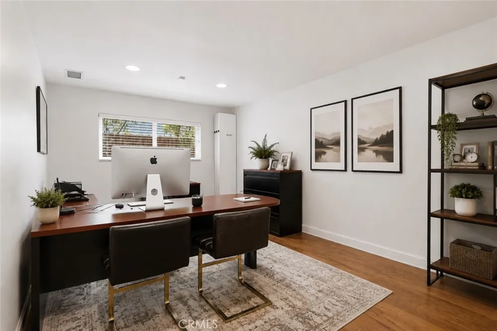 23365 Calvert Street Woodland Hills, CA 91367