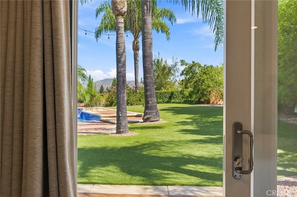 23365 Calvert Street Woodland Hills, CA 91367