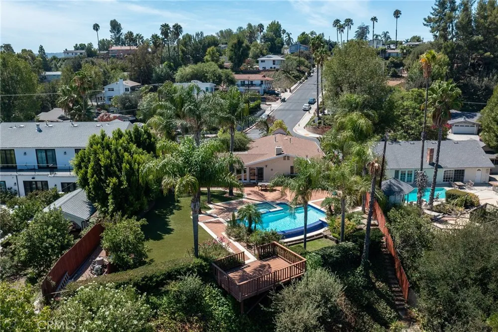 23365 Calvert Street Woodland Hills, CA 91367