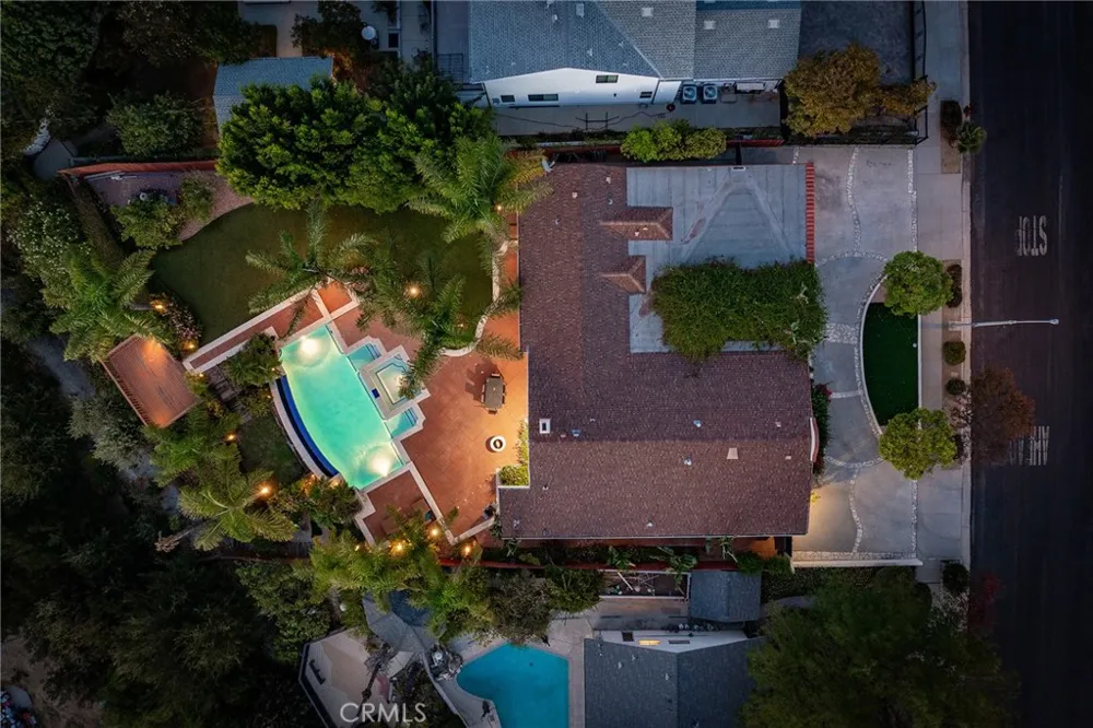 23365 Calvert Street Woodland Hills, CA 91367