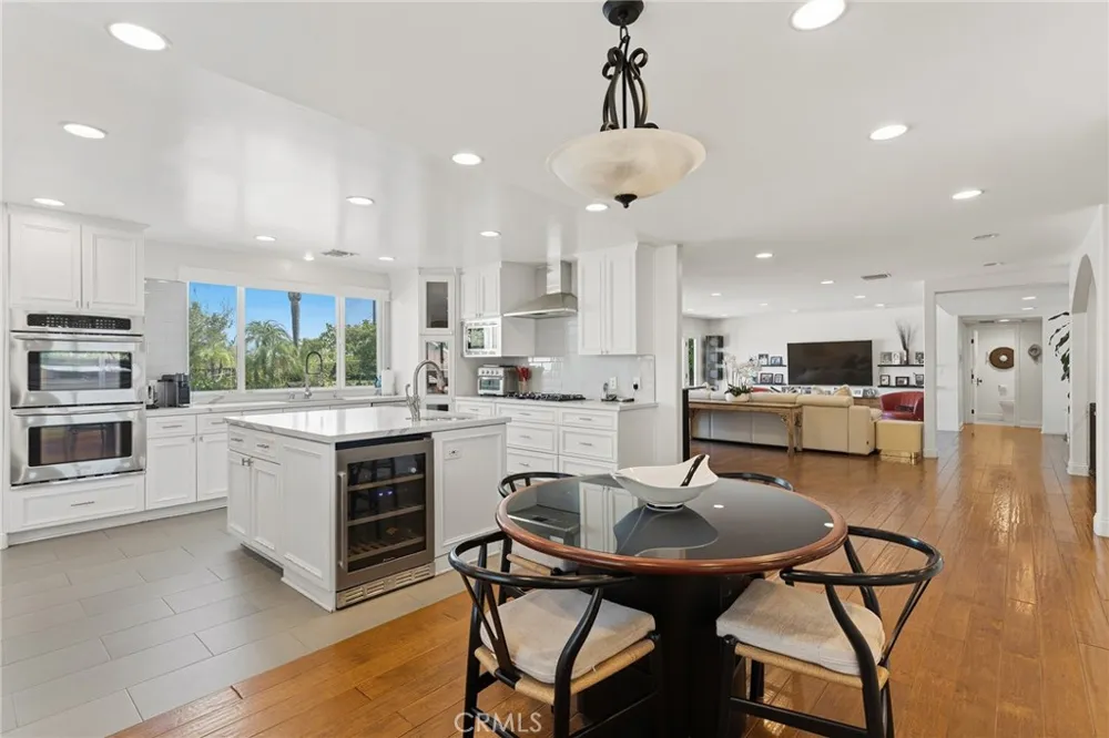 23365 Calvert Street Woodland Hills, CA 91367