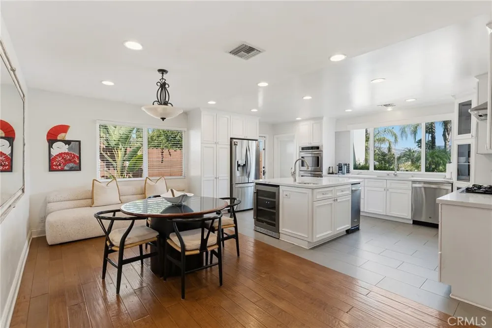23365 Calvert Street Woodland Hills, CA 91367