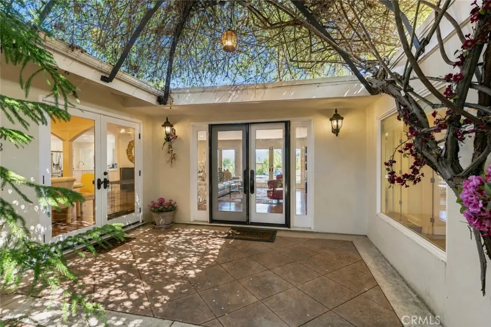 23365 Calvert Street Woodland Hills, CA 91367