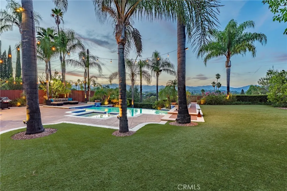 23365 Calvert Street Woodland Hills, CA 91367