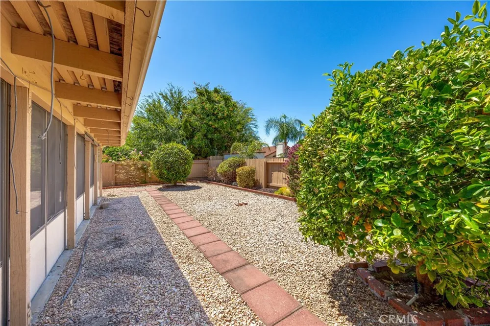 29337 Crown Point Court Sun City, CA 92586