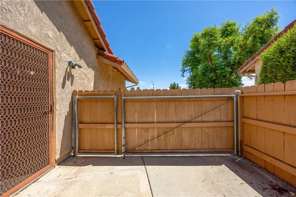 29337 Crown Point Court Sun City, CA 92586