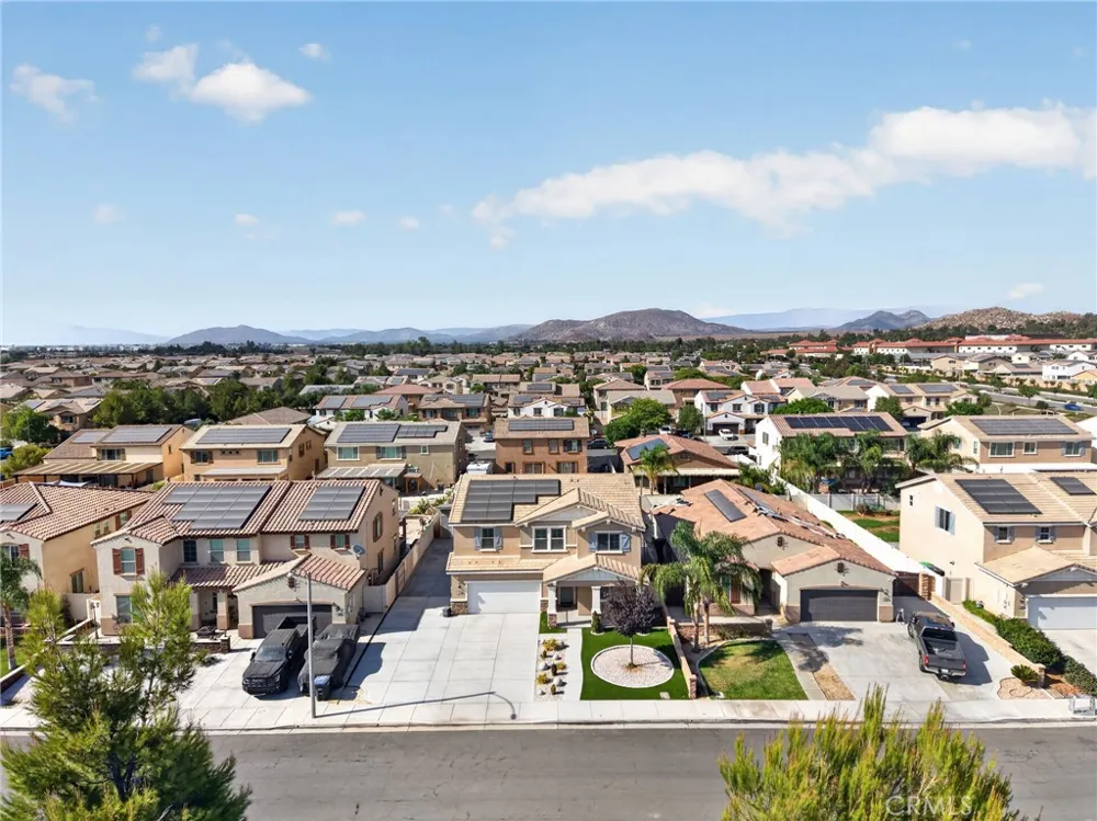 1158 Viscano Court Perris, CA 92571