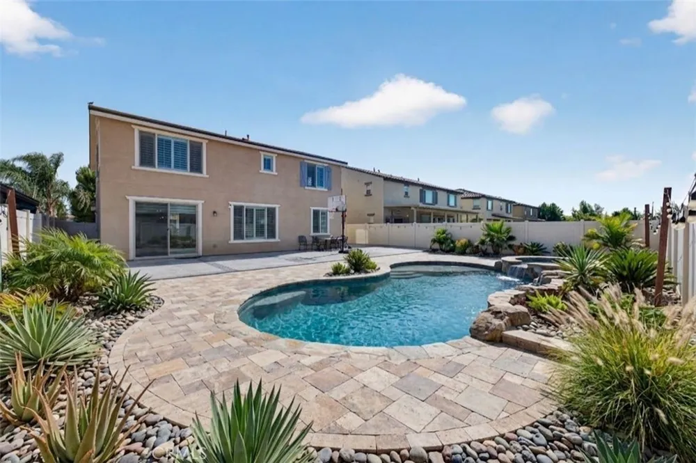 1158 Viscano Court Perris, CA 92571
