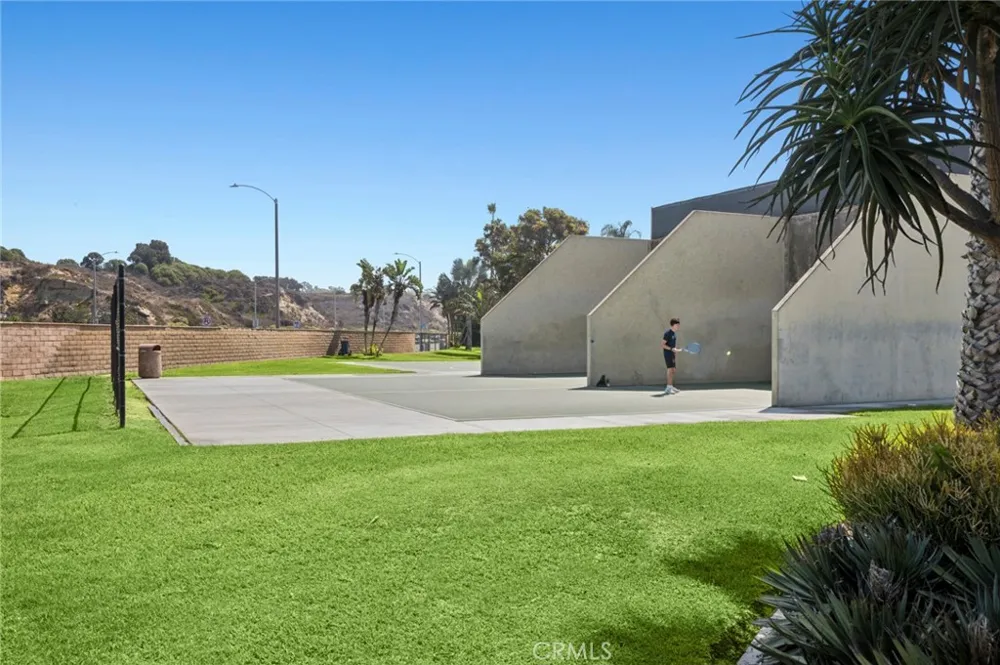 5212 Seashore #B Newport Beach, CA 92663