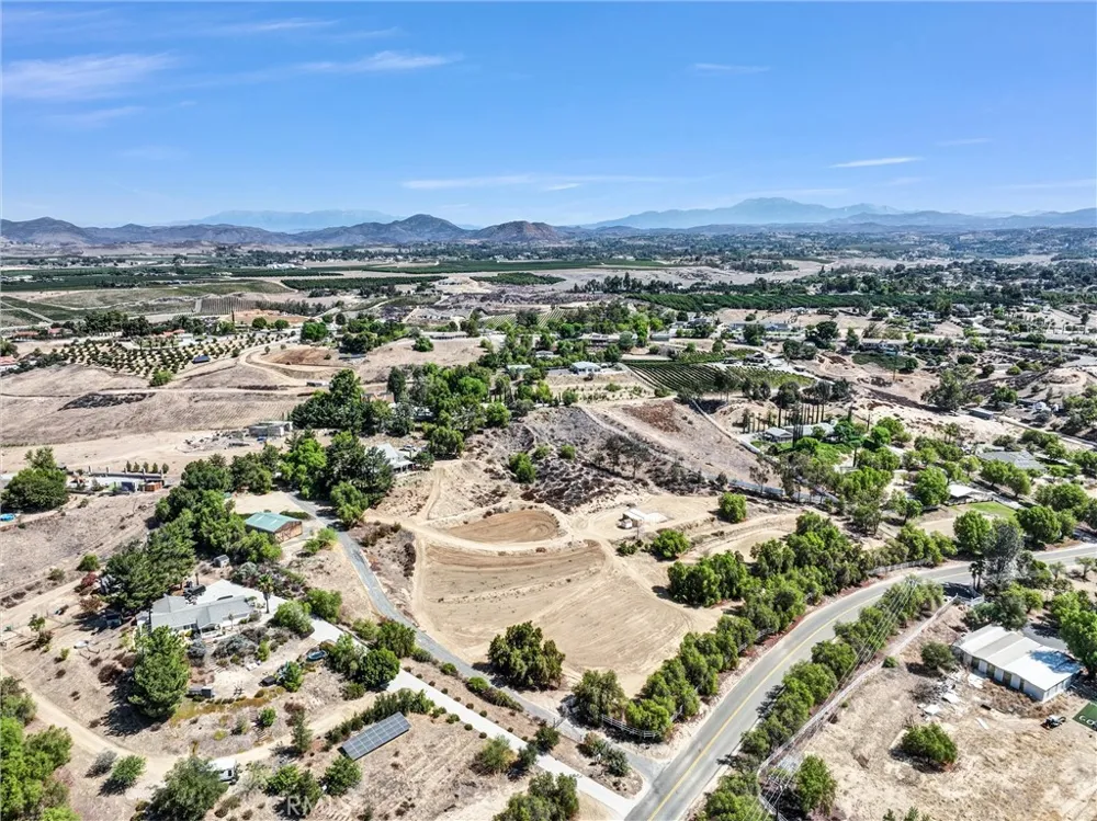 35120 Calle Nopal Temecula, CA 92592