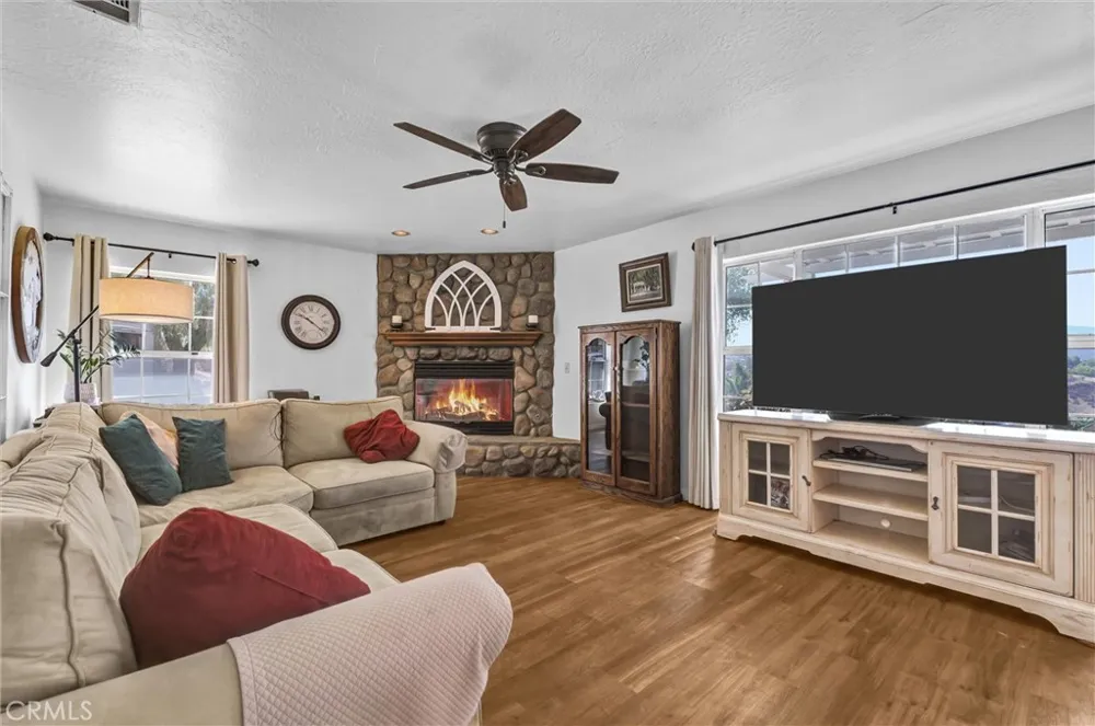 35120 Calle Nopal Temecula, CA 92592