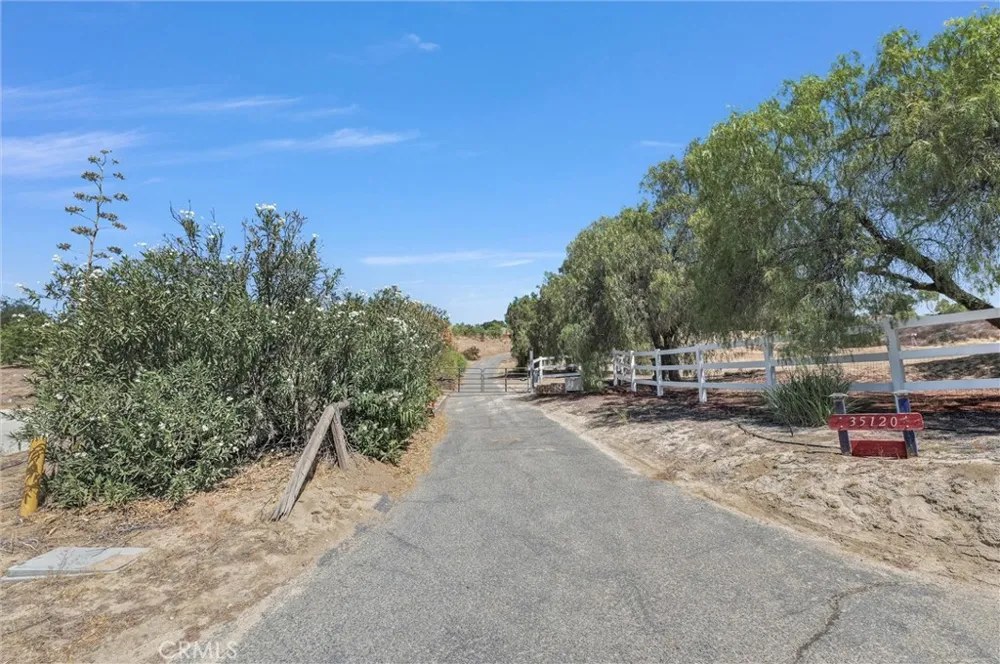 35120 Calle Nopal Temecula, CA 92592