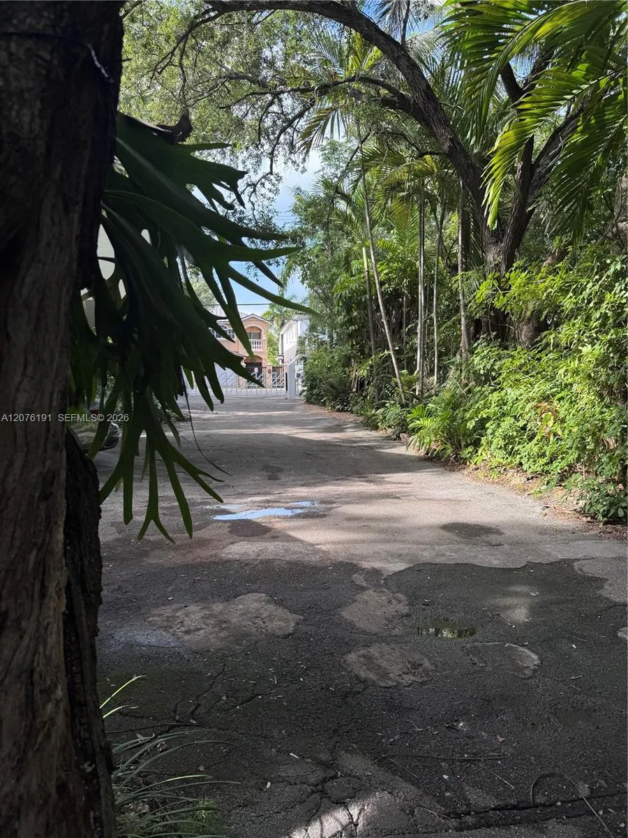 3024 Day Ave #3024 Miami, FL 33133