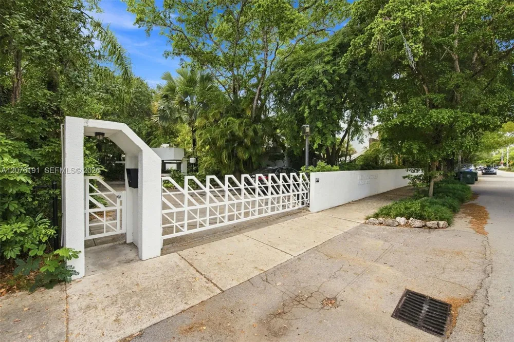 3024 Day Ave #3024 Miami, FL 33133