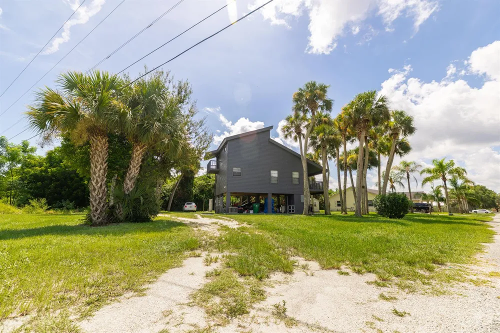 1017 Sabal Palm Drive Okeechobee, FL 34974