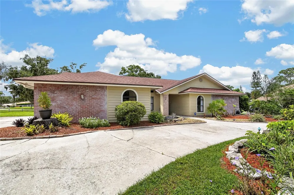 2814 HAMMOCK DRIVE Plant City, FL 33566