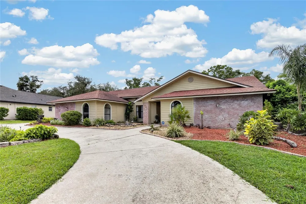 2814 HAMMOCK DRIVE Plant City, FL 33566