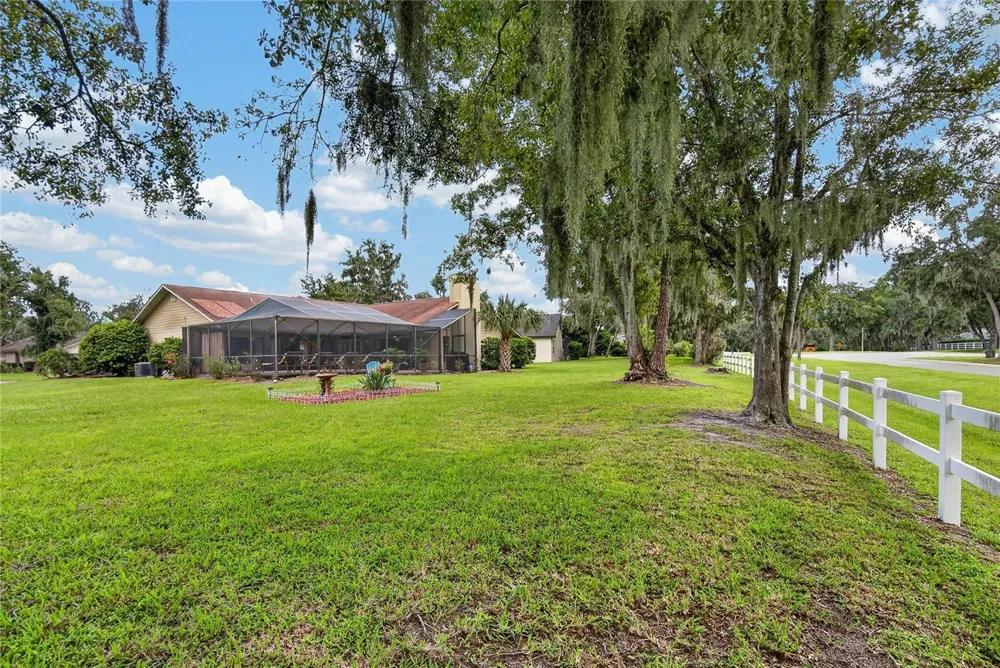 2814 HAMMOCK DRIVE Plant City, FL 33566
