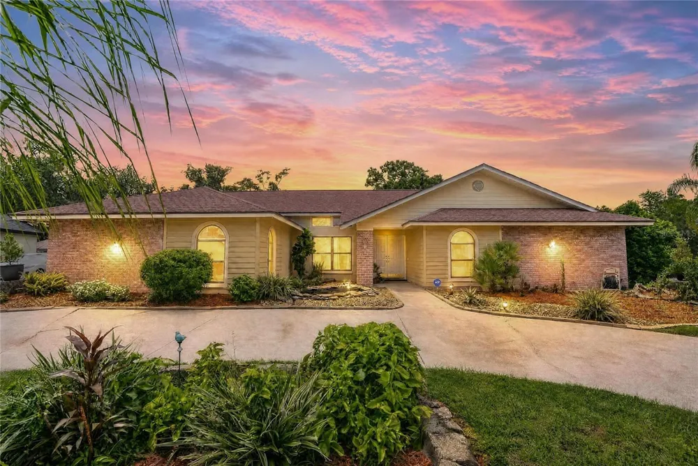 2814 HAMMOCK DRIVE Plant City, FL 33566