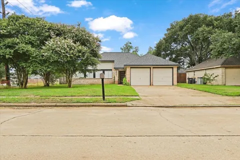 2601 Village Circle Dr Drive