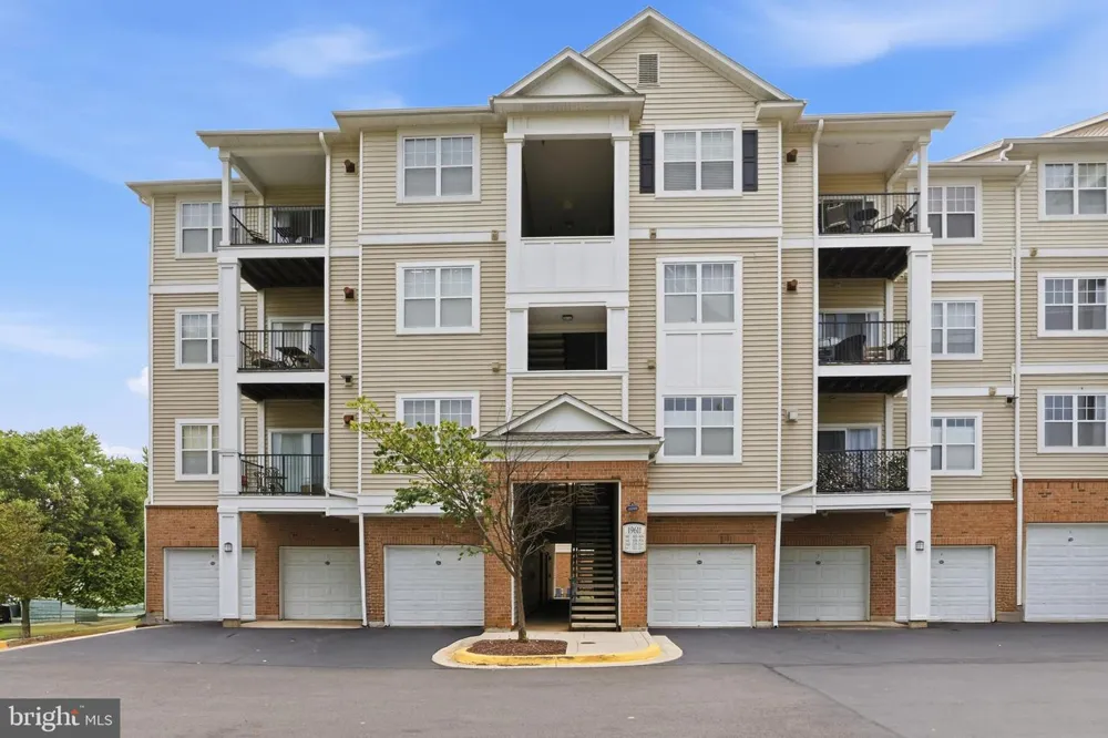 19611 GALWAY BAY CIRCLE #402 Germantown, MD 20874