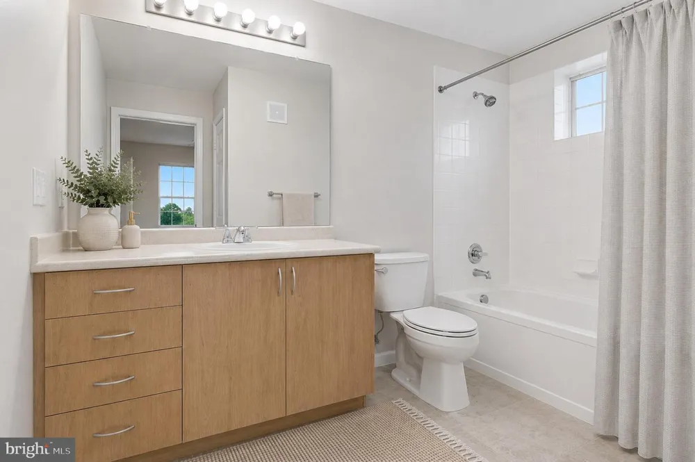19611 GALWAY BAY CIRCLE #402 Germantown, MD 20874