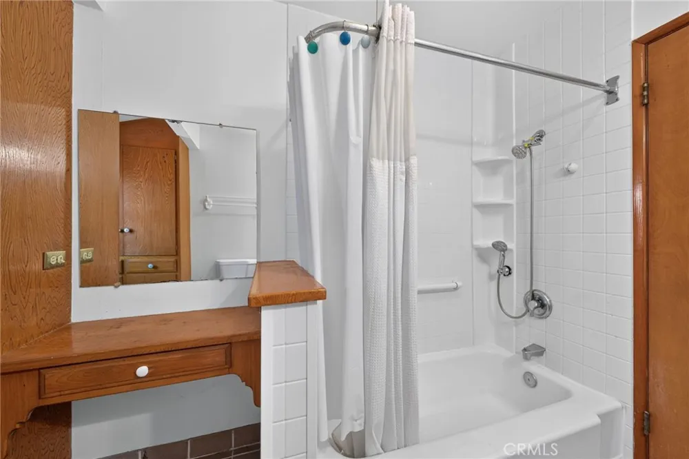 7238 Balcom Avenue Reseda, CA 91335