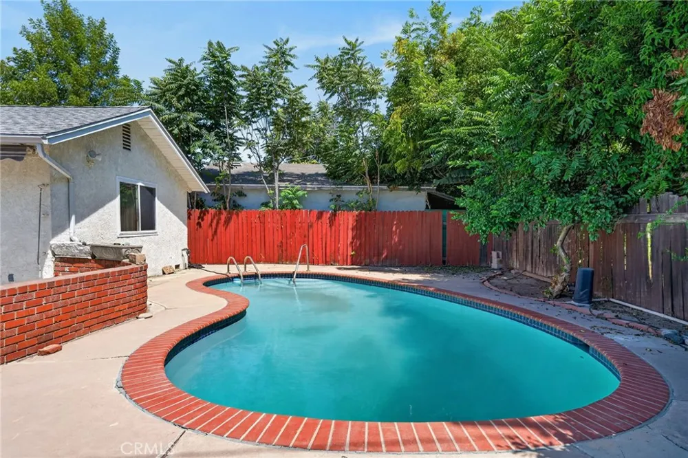 7238 Balcom Avenue Reseda, CA 91335