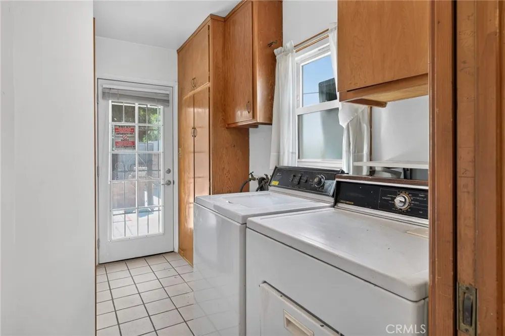 7238 Balcom Avenue Reseda, CA 91335