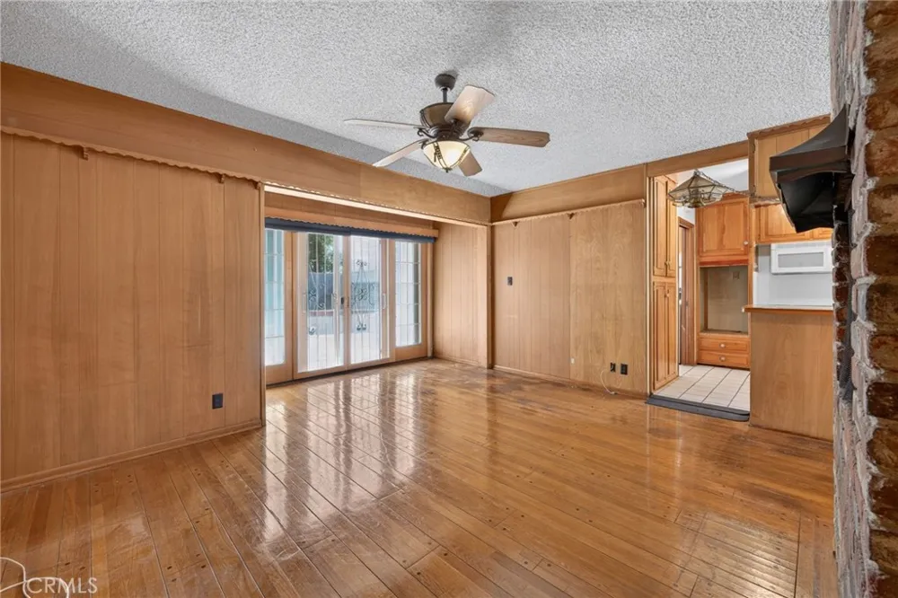 7238 Balcom Avenue Reseda, CA 91335
