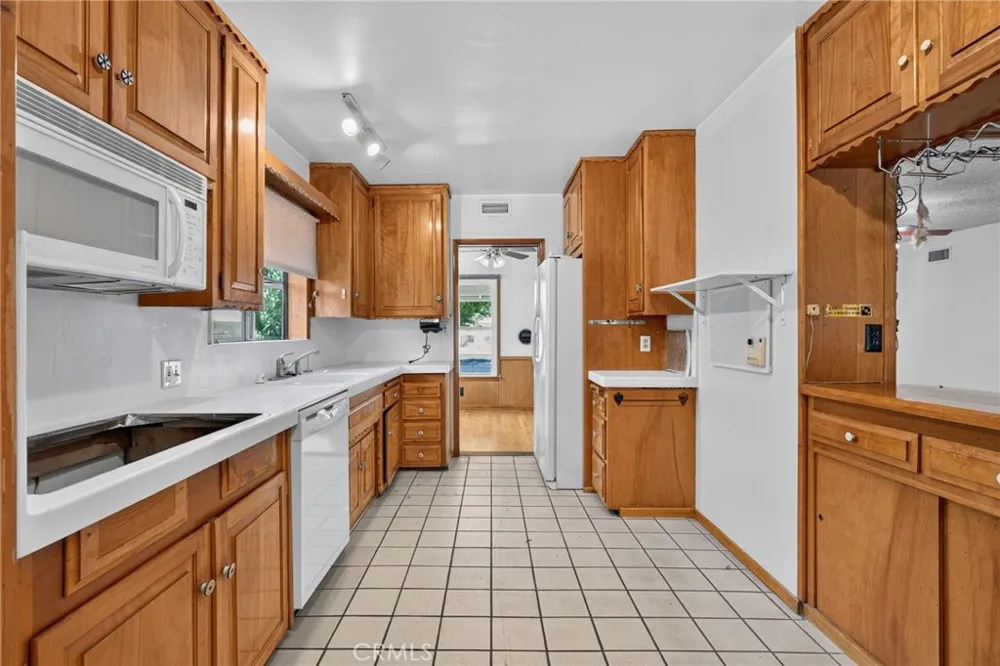 7238 Balcom Avenue Reseda, CA 91335