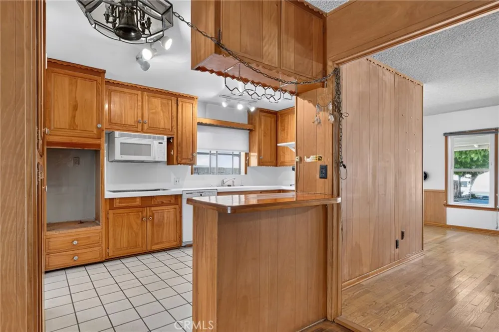 7238 Balcom Avenue Reseda, CA 91335