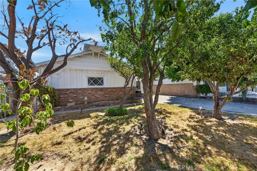 7238 Balcom Avenue Reseda, CA 91335