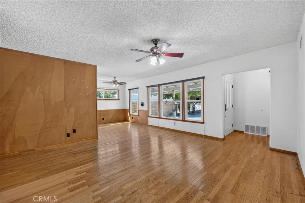 7238 Balcom Avenue Reseda, CA 91335
