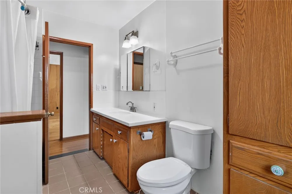 7238 Balcom Avenue Reseda, CA 91335