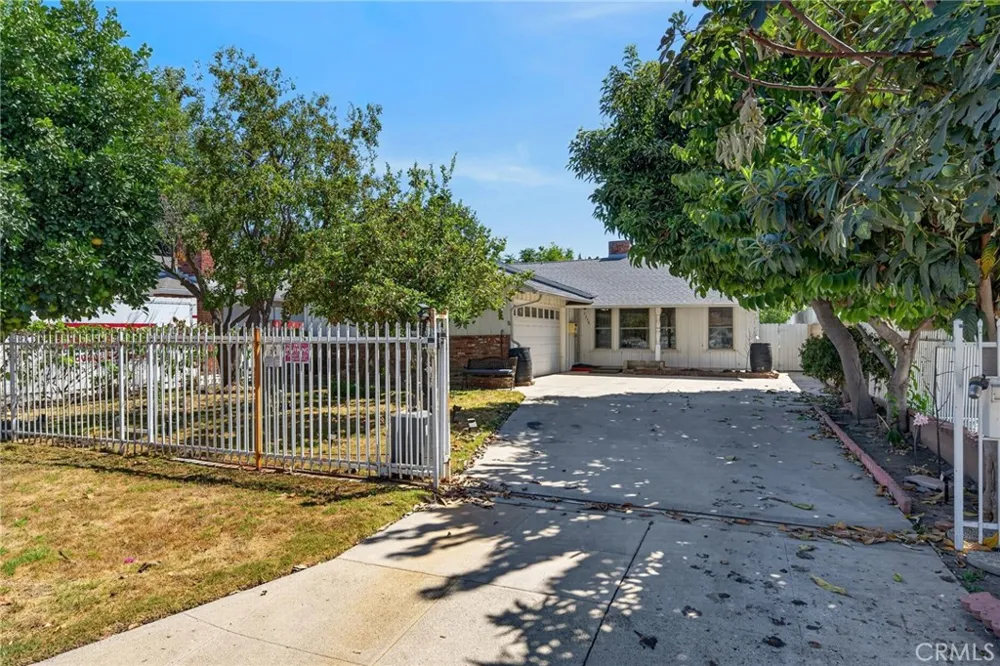 7238 Balcom Avenue Reseda, CA 91335