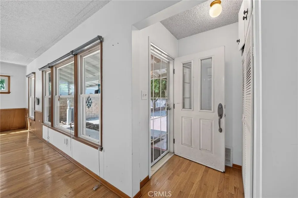 7238 Balcom Avenue Reseda, CA 91335