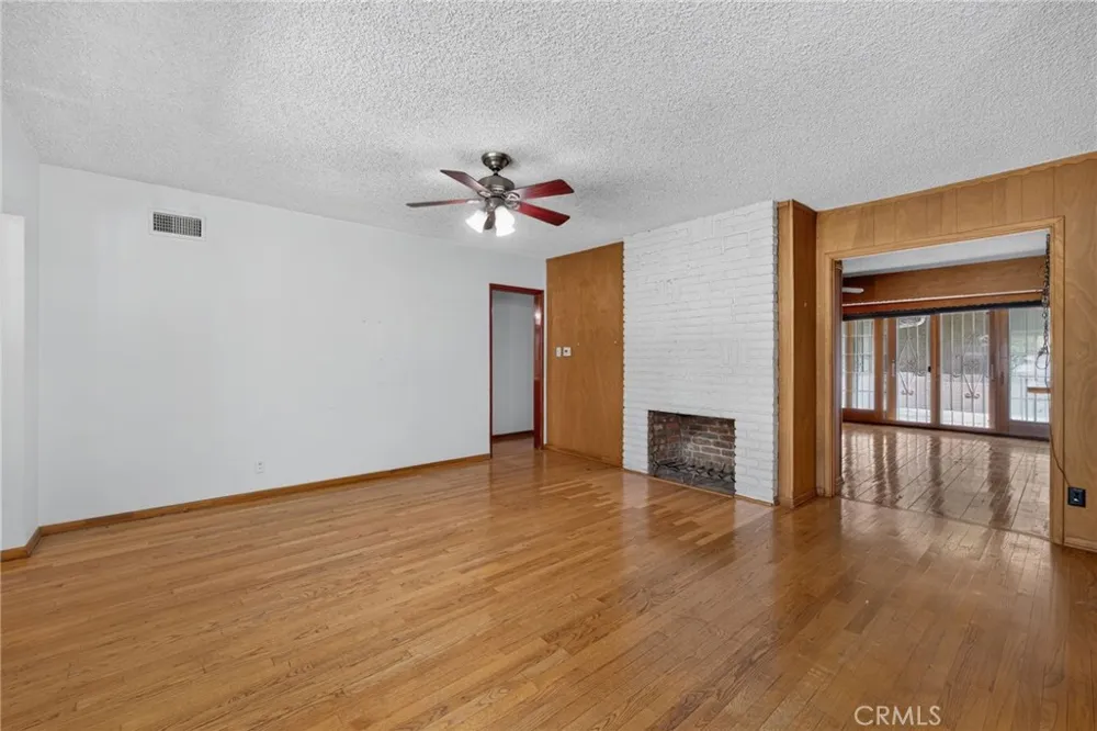 7238 Balcom Avenue Reseda, CA 91335