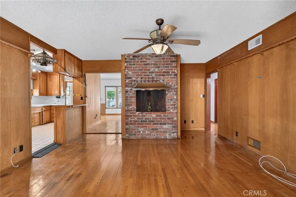 7238 Balcom Avenue Reseda, CA 91335