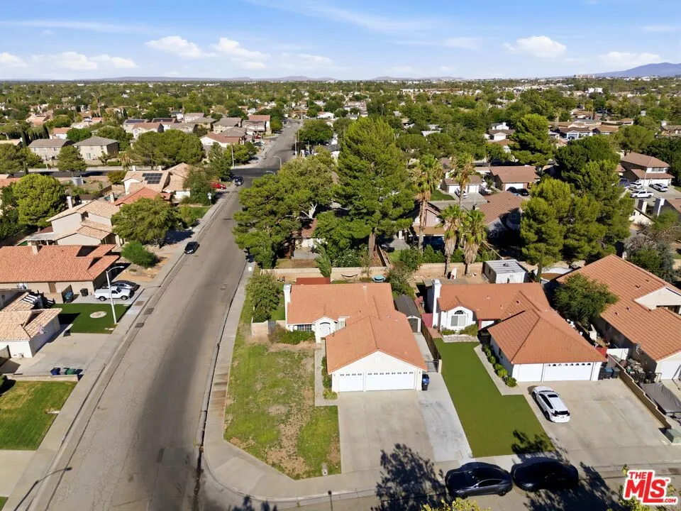 42954 Fanchon Avenue Lancaster, CA 93536
