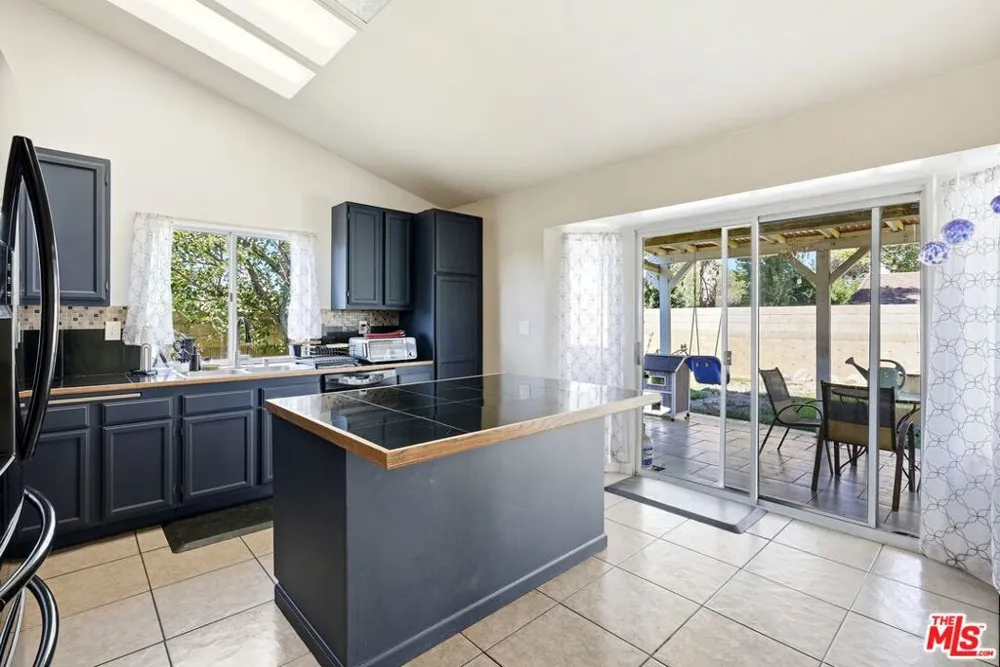 42954 Fanchon Avenue Lancaster, CA 93536
