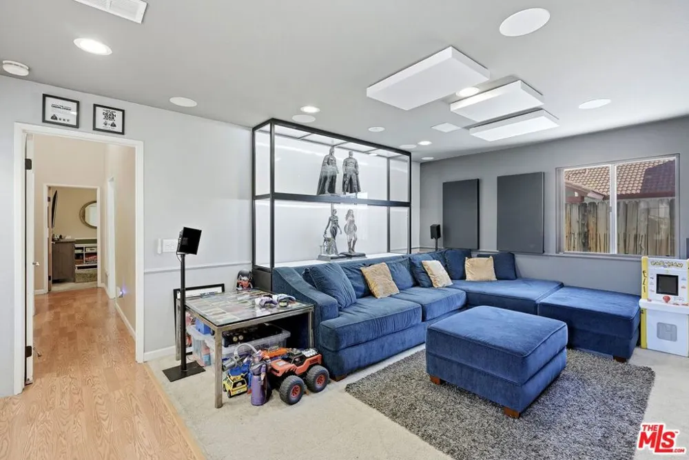42954 Fanchon Avenue Lancaster, CA 93536