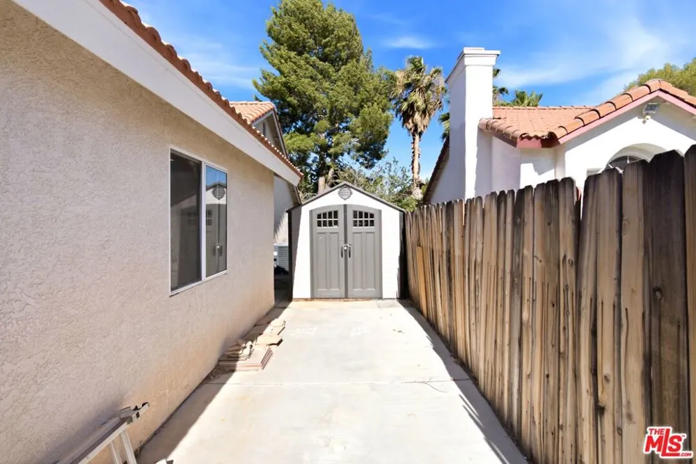 42954 Fanchon Avenue Lancaster, CA 93536